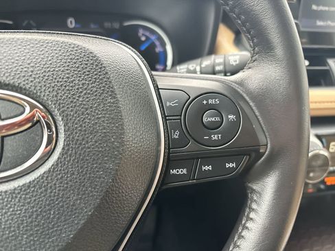 Used 2020 Toyota RAV4 Limited image 8