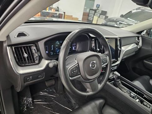 Used 2019 Volvo XC60 T5 Momentum image 7