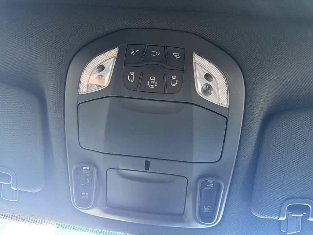 Used 2025 Chrysler Pacifica Limited FWD image 22
