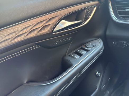 Used 2023 Buick Envision Avenir image 12