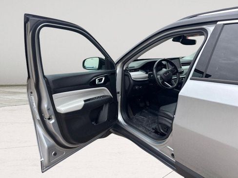 Used 2022 Jeep Compass Limited image 10