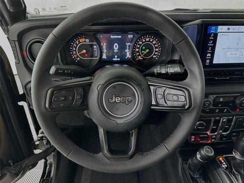 Used 2026 Jeep Wrangler Unlimited Rubicon AWD/4WD image 17