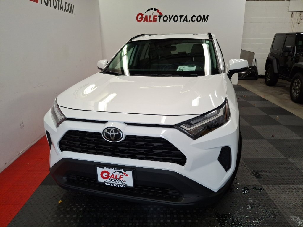 Used 2023 Toyota RAV4 XLE w/ Convenience Package AWD/4WD image 3