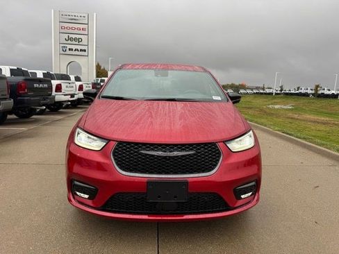 New 2026 Chrysler Pacifica Select AWD/4WD image 2