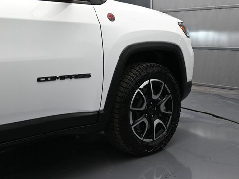 Used 2026 Jeep Compass Trailhawk AWD/4WD image 46
