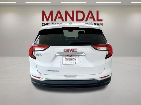 Used 2024 GMC Terrain SLT AWD/4WD image 5