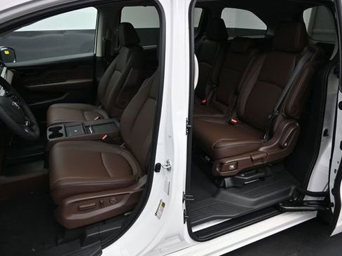 New 2026 Honda Odyssey Touring image 13