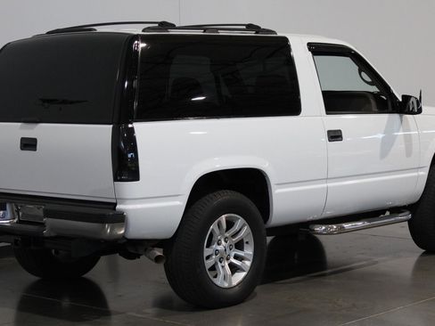 Used 1999 Chevrolet Tahoe 4WD 2-Door w/ Skid Plate Pkg image 23