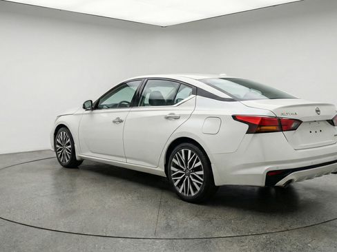 Used 2025 Nissan Altima 2.5 SV image 6