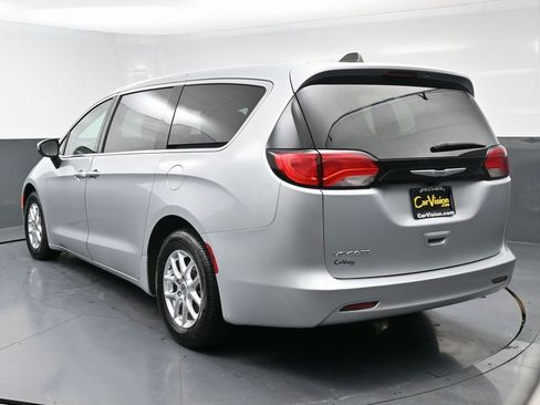 Used 2023 Chrysler Voyager LX FWD image 7