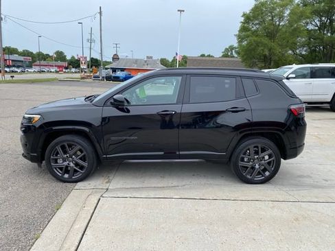 Used 2024 Jeep Compass Limited w/ High Altitude Package AWD/4WD image 8