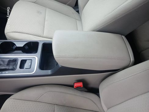 Used 2019 Ford Escape SE FWD image 8