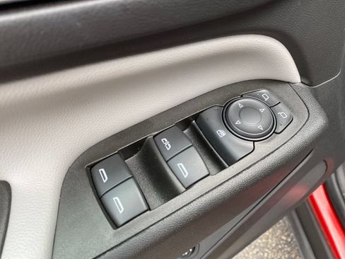 Used 2024 Chevrolet Equinox LT w/ LPO, Floor Liner Package FWD image 17