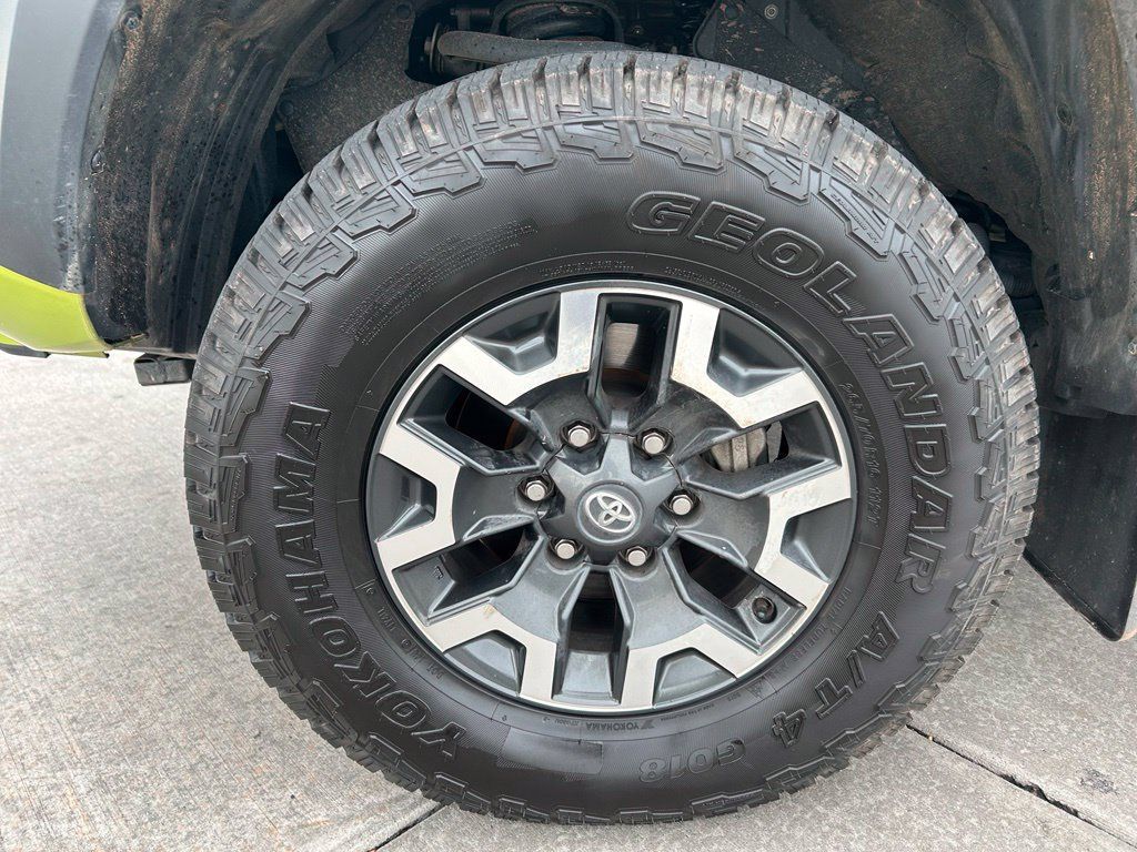 Used 2023 Toyota Tacoma TRD Off-Road w/ TRD Premium Off Road Package AWD/4WD image 33