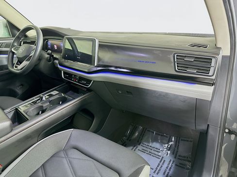 Used 2024 Volkswagen Atlas Peak Edition SEL image 30