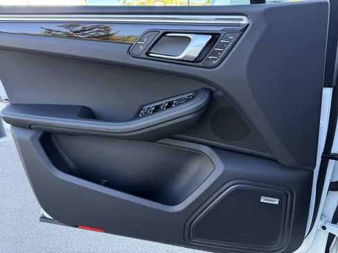 Used 2025 Porsche Macan image 26