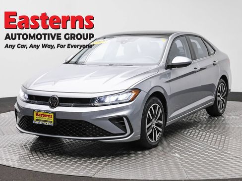 Used 2025 Volkswagen Jetta SE FWD image 1
