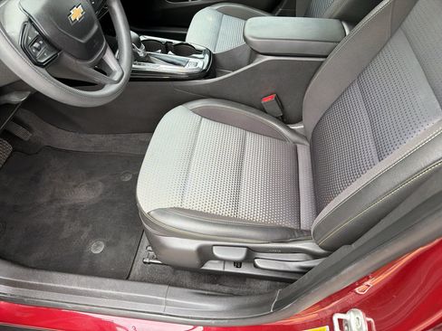 Used 2025 Chevrolet Trax LT FWD image 10