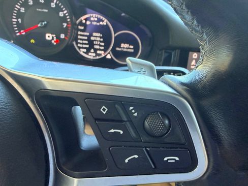 Used 2021 Porsche Cayenne AWD/4WD image 16