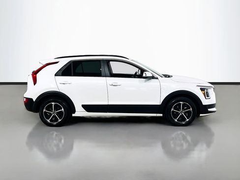Certified 2023 Kia Niro EX FWD image 8