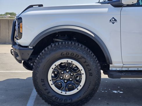 Used 2023 Ford Bronco Outer Banks w/ Sasquatch Package AWD/4WD image 13
