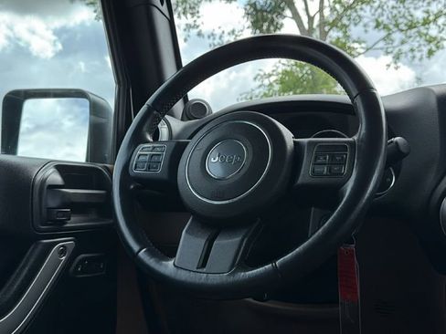 Used 2013 Jeep Wrangler Unlimited Sahara w/ Connectivity Group AWD/4WD image 36