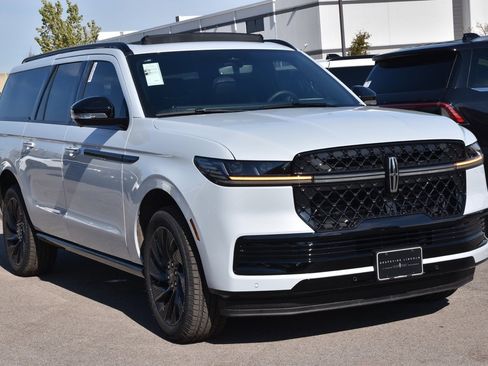 New 2025 Lincoln Navigator L Reserve w/ Jet Appearance Package image 3