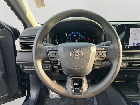 Used 2025 Toyota Camry LE FWD image 12