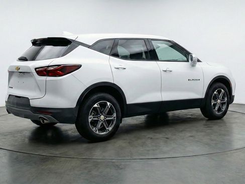 Used 2025 Chevrolet Blazer LT FWD image 9