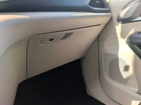 Used 2023 Chrysler Pacifica Touring-L FWD image 49