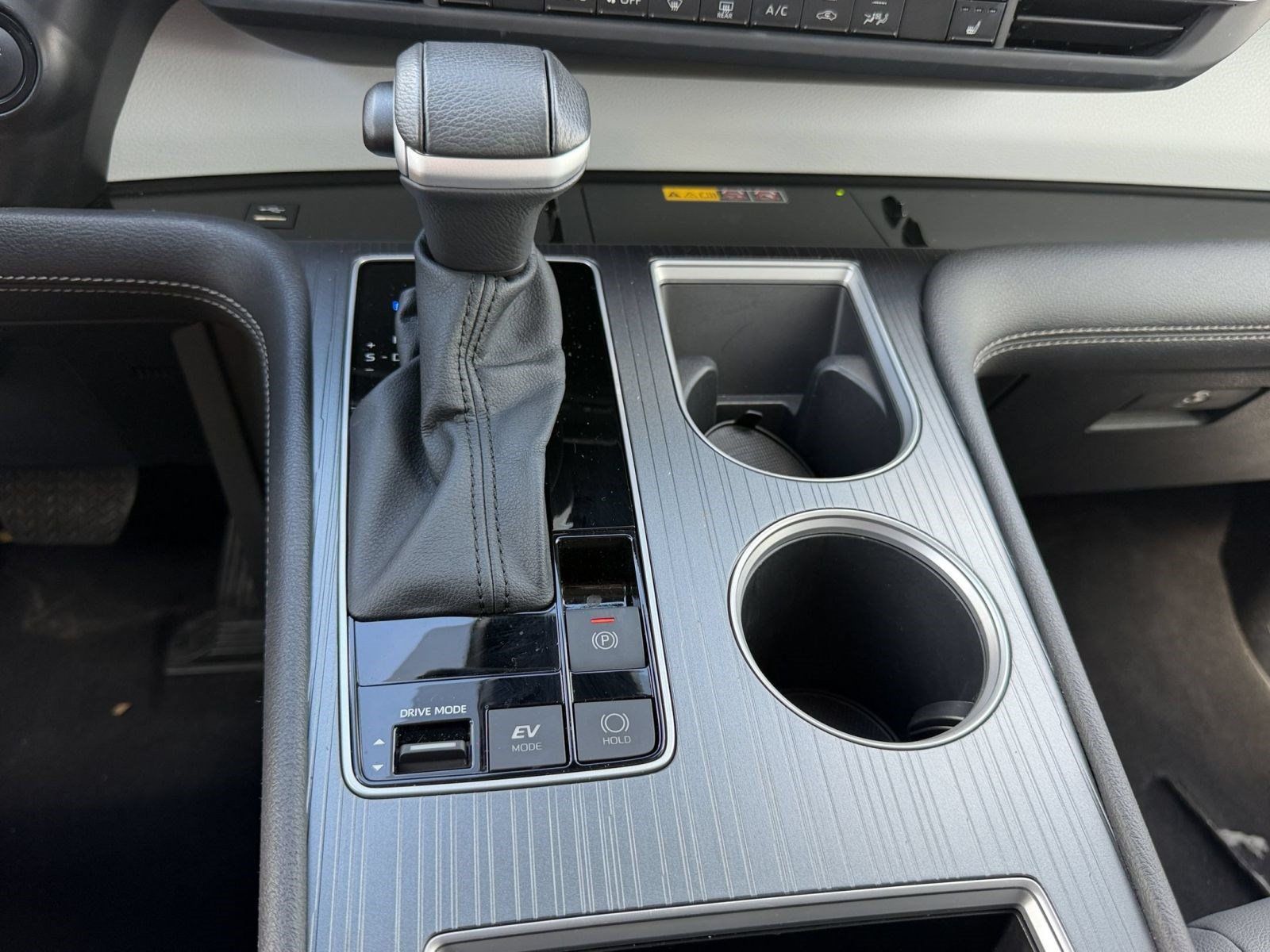 Used 2026 Toyota Sienna XLE FWD image 19