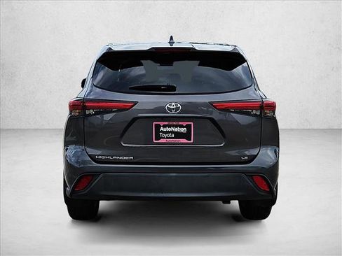 Certified 2021 Toyota Highlander LE image 6
