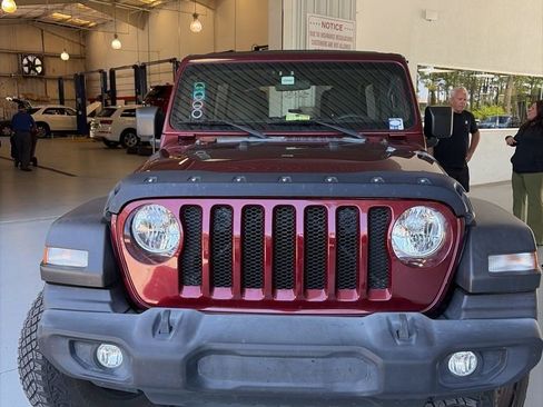 Used 2022 Jeep Wrangler Unlimited Sport AWD/4WD image 3