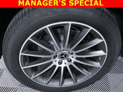 Used 2024 Mercedes-Benz GLE 350 4MATIC w/ AMG Line Exterior image 7