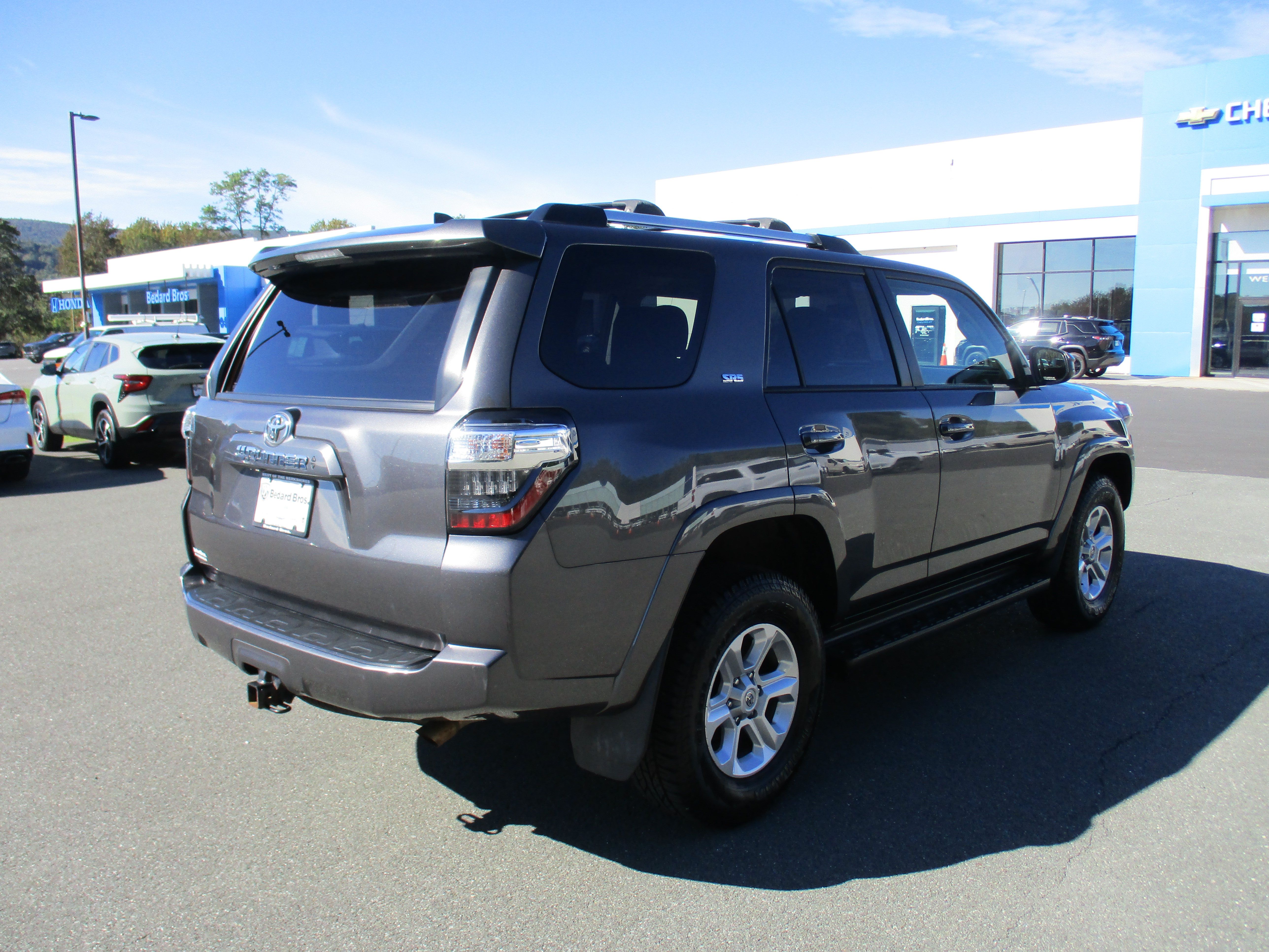 Used 2022 Toyota 4Runner SR5 AWD/4WD image 5