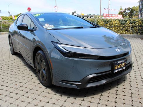 Used 2026 Toyota Prius LE w/ Protection Package #3 (TMS) FWD image 1
