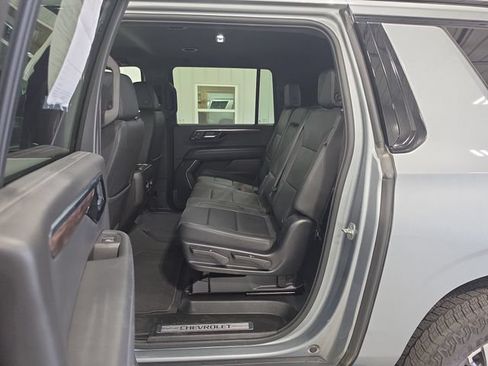 Used 2025 Chevrolet Suburban Z71 AWD/4WD image 25