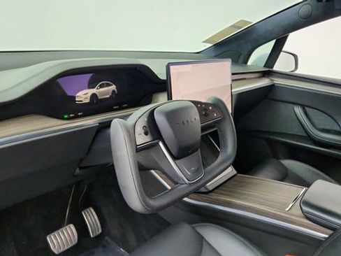 Used 2023 Tesla Model X image 17