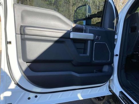 Used 2022 Ford F250 Lariat w/ Black Appearance Package image 16