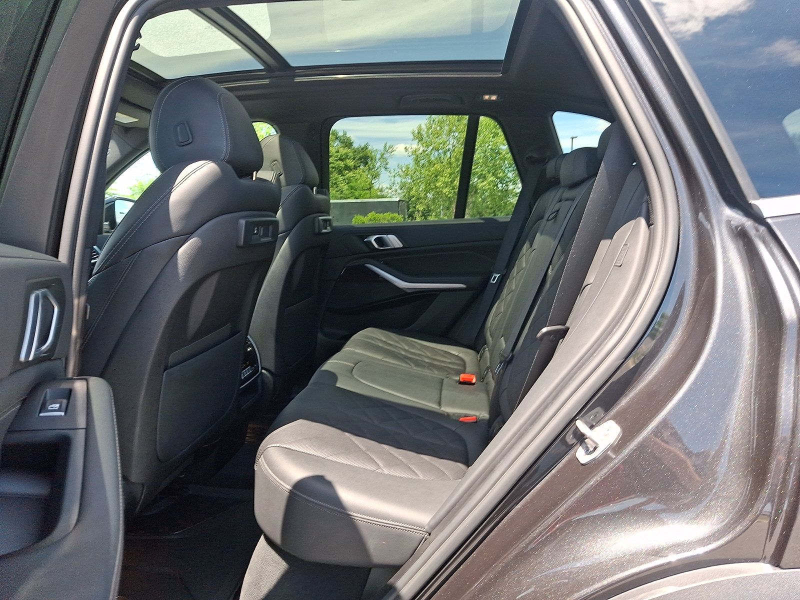 Used 2023 BMW X5 xDrive40i w/ Premium Package AWD/4WD image 11