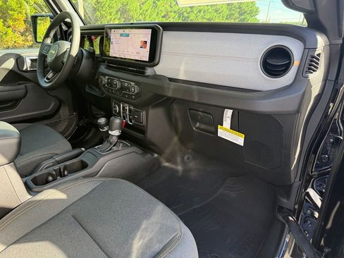 New 2025 Jeep Gladiator Sport AWD/4WD image 23
