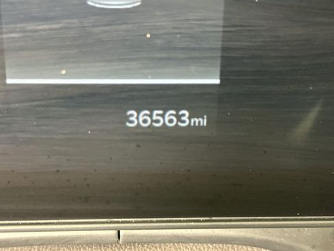 Used 2025 Kia Carnival FWD image 19