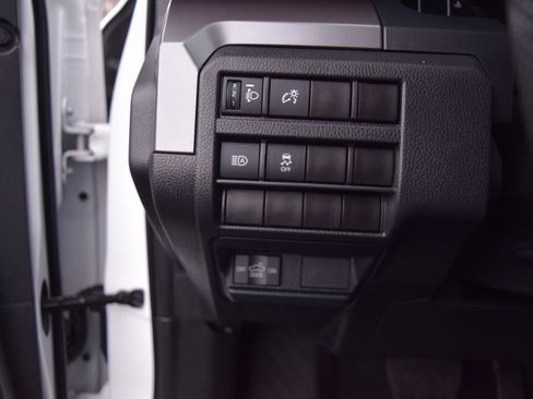Used 2025 Toyota Tacoma SR5 AWD/4WD image 19