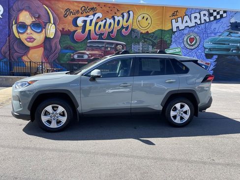 Used 2020 Toyota RAV4 XLE w/ Convenience Package AWD/4WD image 2