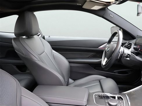 Used 2024 BMW 430i xDrive Coupe w/ Premium Package image 10