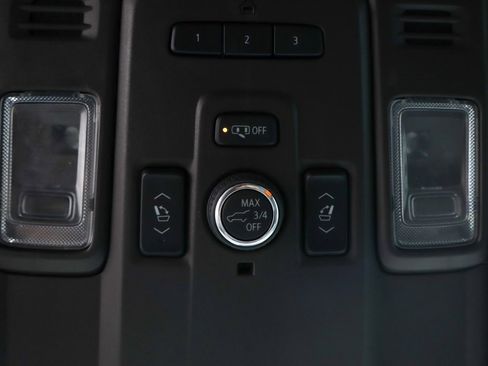 Used 2022 Chevrolet Suburban Z71 w/ Luxury Package image 29