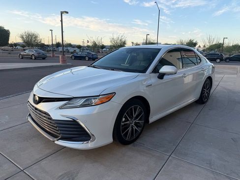 Used 2021 Toyota Camry XLE w/ Navigation Upgrade Package FWD image 12