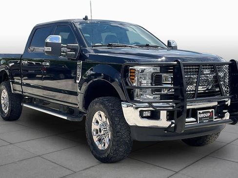 Used 2019 Ford F250 XLT w/ XLT Premium Package AWD/4WD image 3