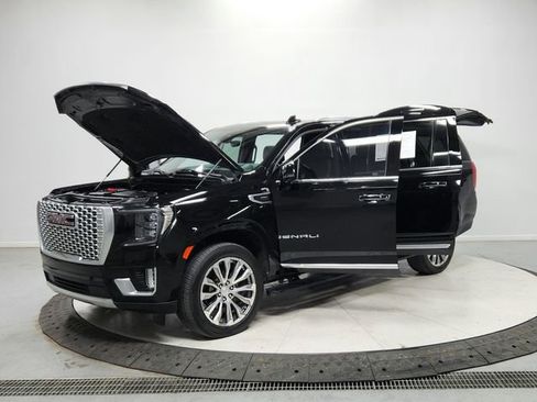 Used 2021 GMC Yukon XL Denali w/ Denali Premium Package image 11