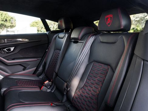 Used 2022 Lamborghini Urus image 21
